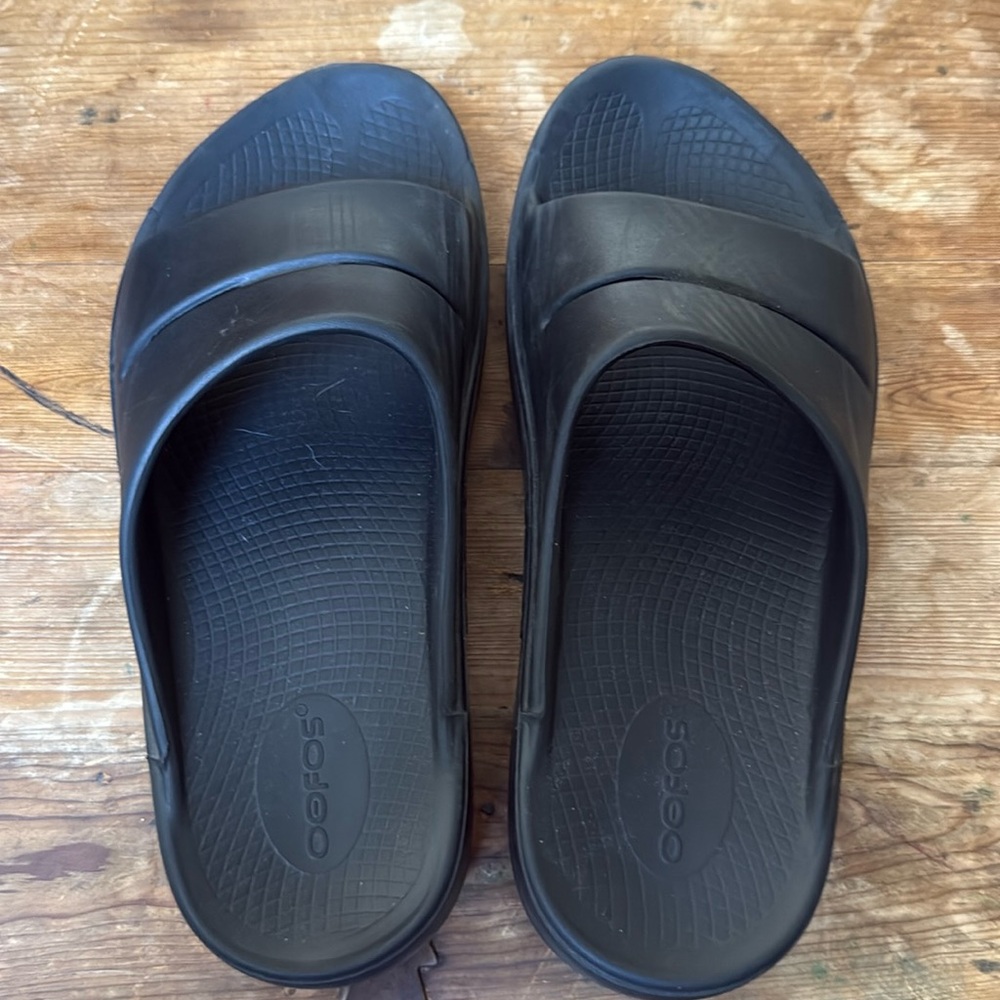 Oofos Ooahh Slide Sandal - Black Size  - US 7 in Used good condition